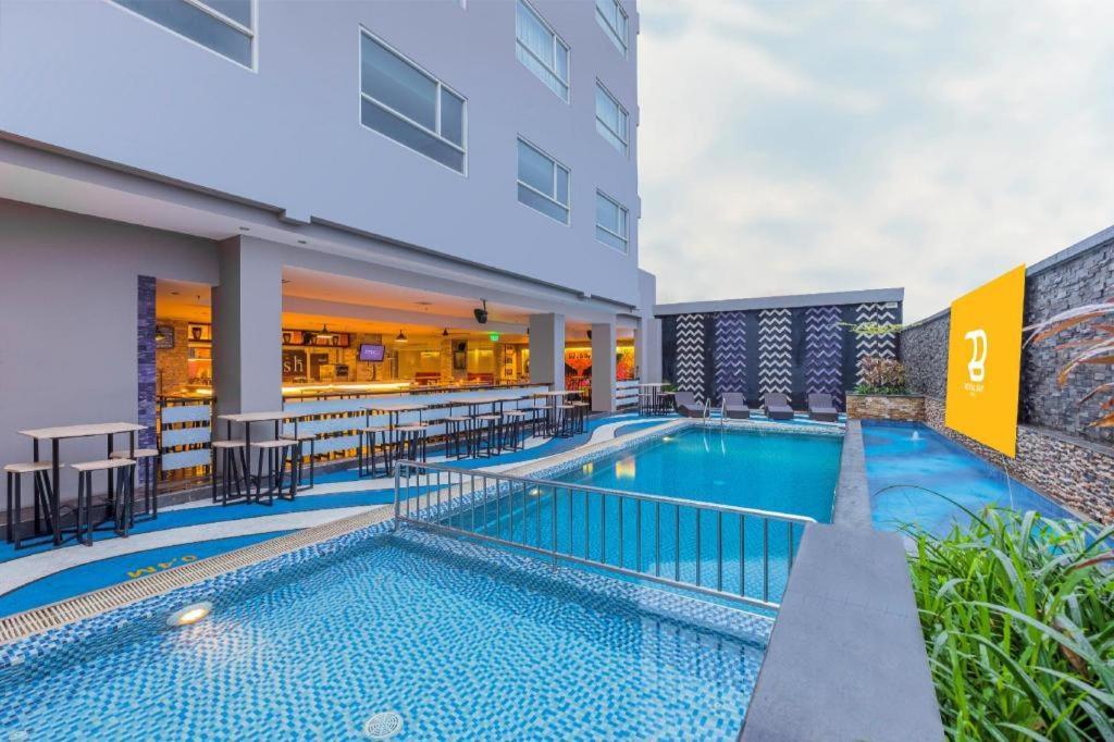 Royal Bay Hotel Makassar Exterior foto