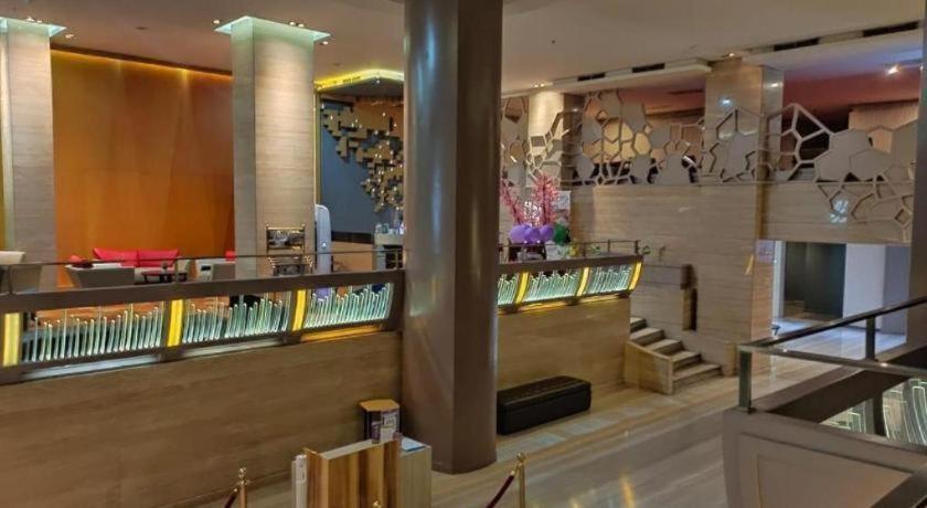 Royal Bay Hotel Makassar Exterior foto